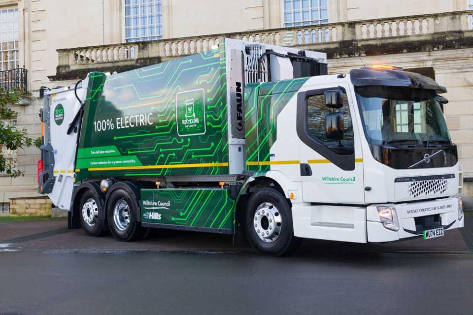 Electric bin lorry